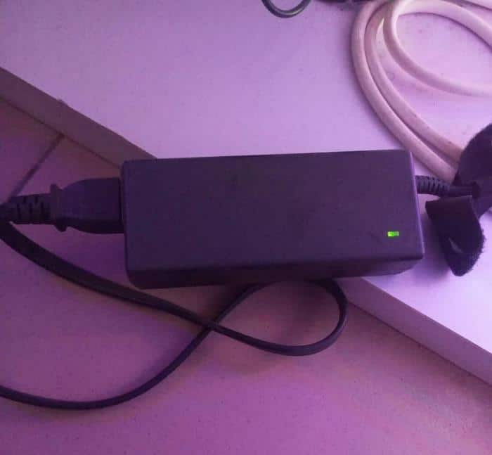 Make sure the power brick show power presence